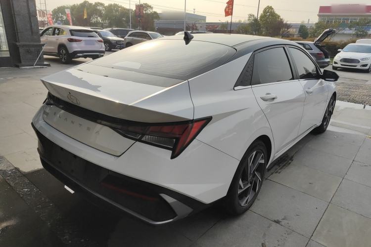 Used Hyundai Elantra 2023 1.5L CVT TOP Flagship Edition Rear Right 45 Deg