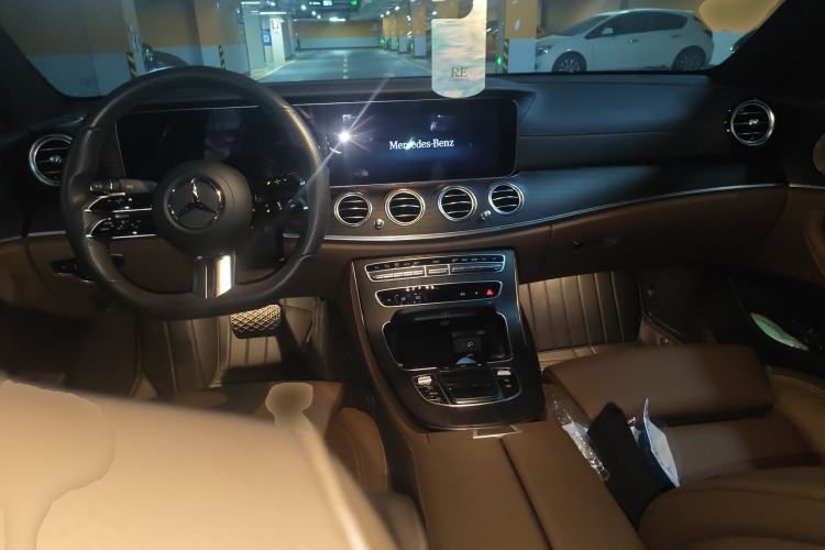 Used Mercedes-Benz E-Class 2022 E 300 L Sport Luxury Edition Center Console