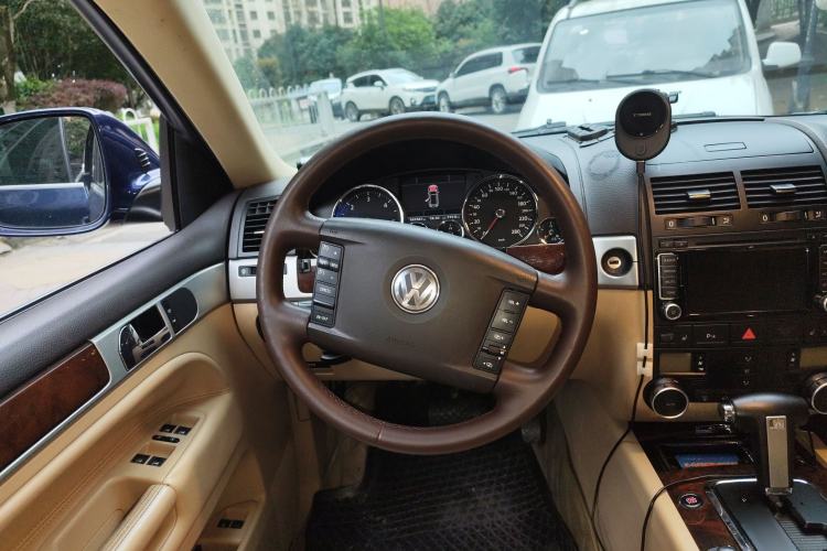 Used Volkswagen Touareg 2009 3.0T Diesel Luxury Version Steering Wheel