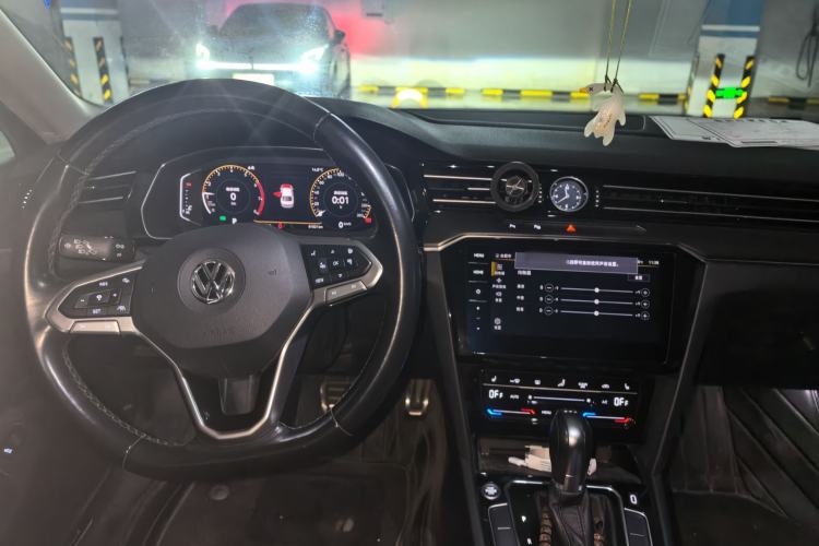 Used Volkswagen Magotan 2020 380TSI DSG Luxury Version Steering Wheel