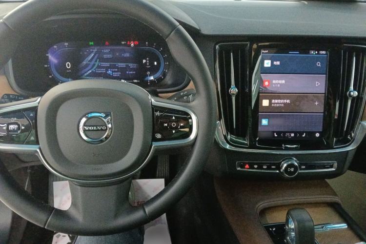 Used Volvo S90 2025 B5 Zhiyi Luxury Edition
