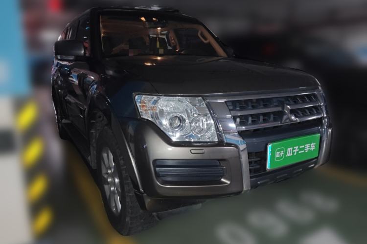 Used Mitsubishi Pajero 2015 3.0L Automatic Luxury Version China IV Standard