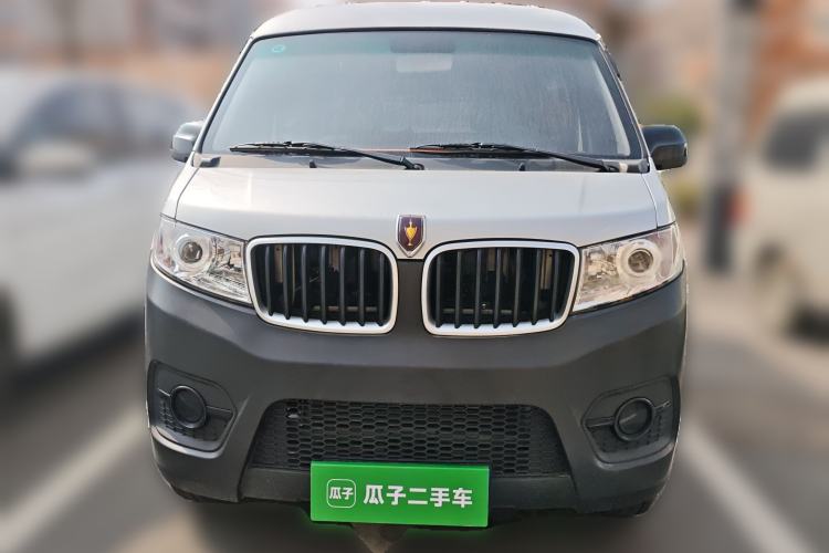 Used Jinbei Hiace X30 2023 1.5L Super-Comfortable Passenger Van 5/6/7-Seater Non-Air-Conditioned Version Model SWC15M
