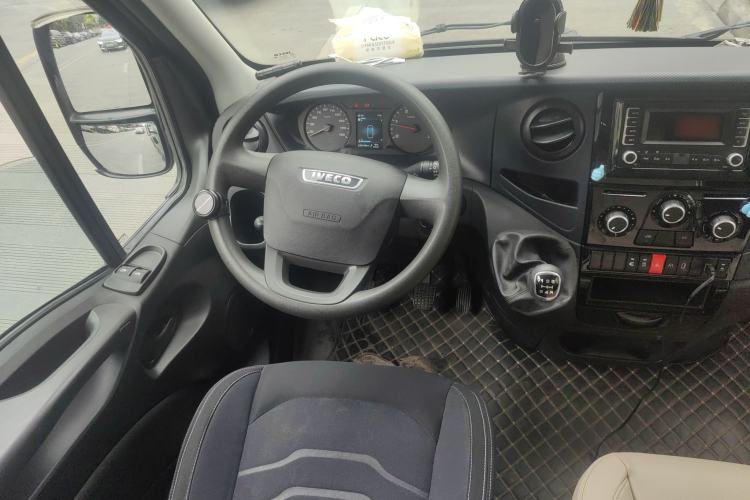 Used Iveco Eurocargo 2021 2.0T Manual Super-Rui Short Wheelbase Low-Roof Side-Hinged Door F1A