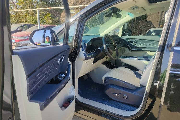 Used SAIC MAXUS G90 2022 2.0T Galaxy Seven-Seater Version
