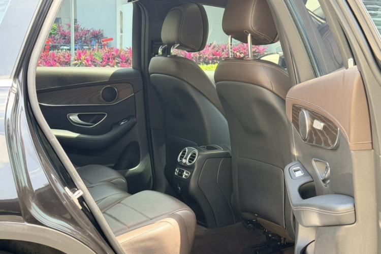 Used Mercedes-Benz GLC 2022 Facelift GLC 260 L 4MATIC Luxury Edition Interior 10