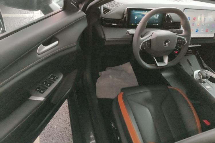 Used Changan UNI-V 2025 Model Third-Generation 1.5T 500Bar Prestige Edition