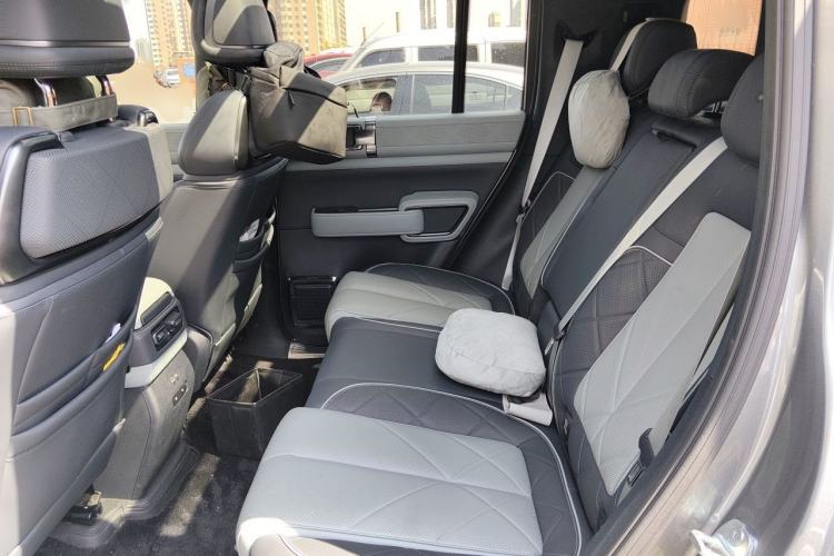 Used Formula Leopard 5 2023 Navigator Edition
