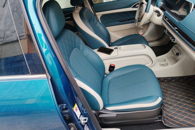 Used ORA Good Cat 2023 401 km Standard Range Luxury Version Lithium Iron Phosphate Right Front Seat