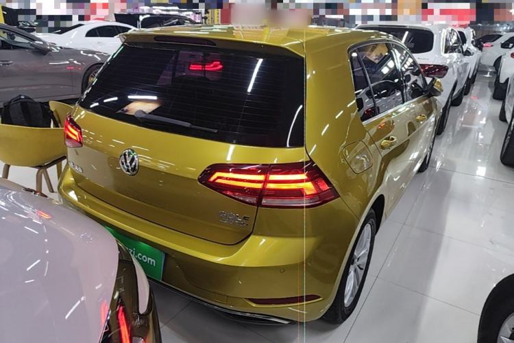 Used Volkswagen Golf 2018 230TSI Automatic Comfort Model Rear Right 45 Deg