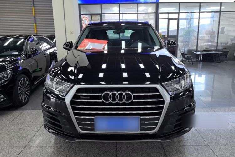 Used Audi Q7 2018 40 TFSI Comfort Model

