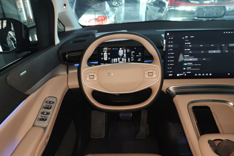 Used XPeng X9 2024 702 Ultra-Long Range Max Steering Wheel