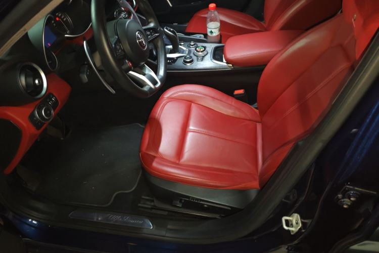 Used Alfa Romeo Giulia 2021 2.0T 280HP Luxury Edition Left Front Seat