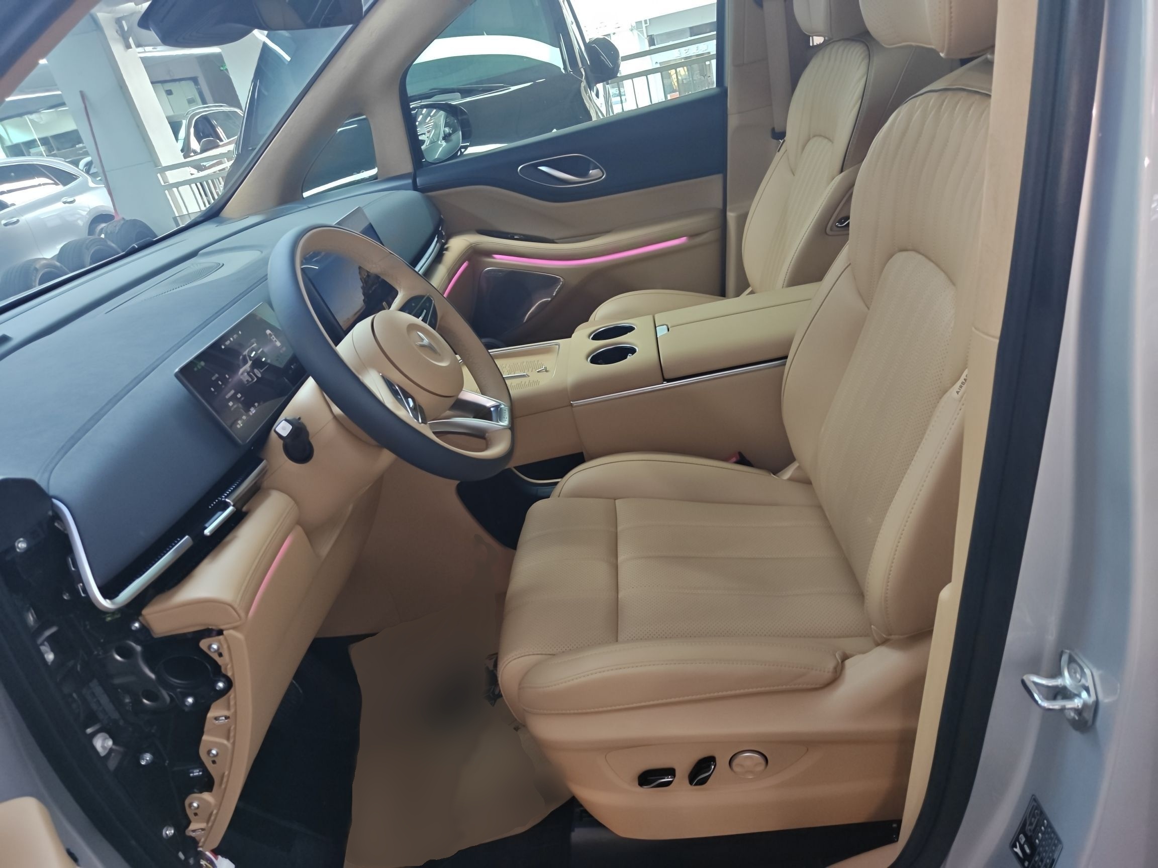 Переднее сиденье в автомобиле