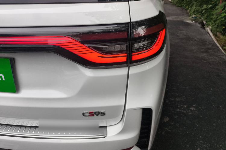 Used Changan CS95 2023 2.0T Two-Wheel Drive Luxury PLUS
