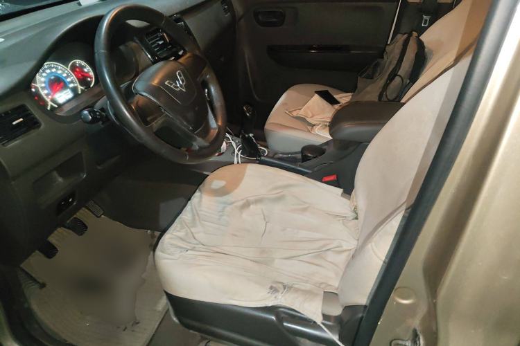 Used Wuling Rongguang V 2015 1.2L Standard Version
