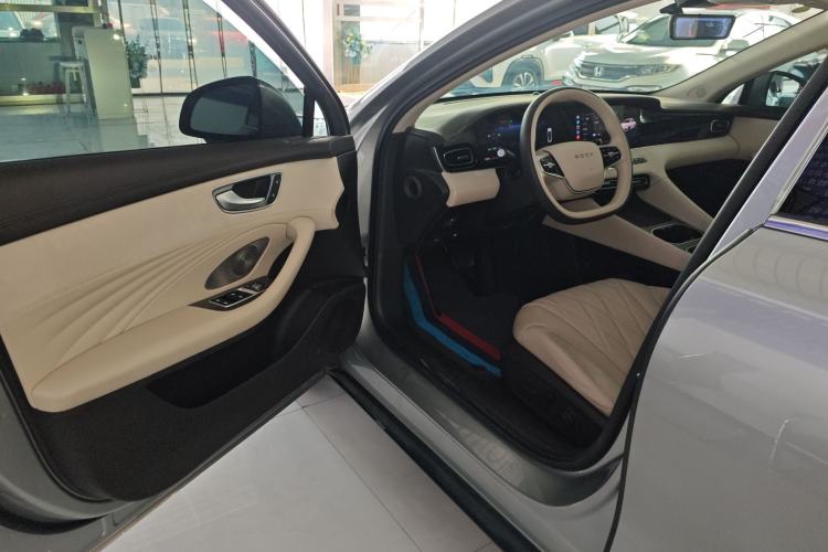 Used Roewe D7 2023 DMH 125km Excellence Edition