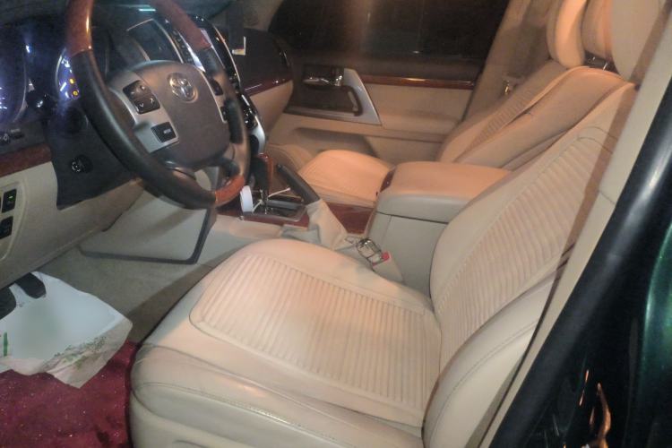 Used Toyota Land Cruiser 2012 4.6L Automatic VX-R
