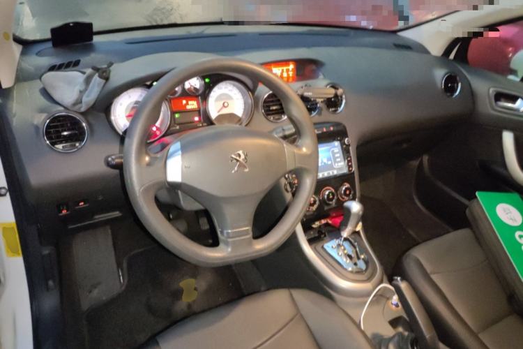 Used Peugeot 408 2013 2.0L Automatic Comfort Edition Center Console