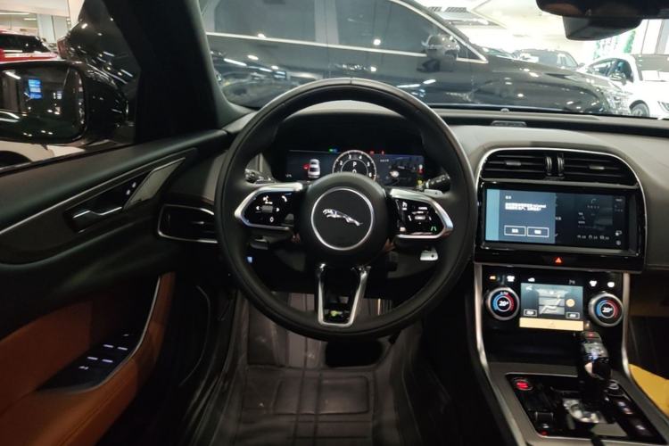 Used Jaguar XEL 2025 2.0T 250 PS R-DYNAMIC 90th Anniversary Edition Steering Wheel