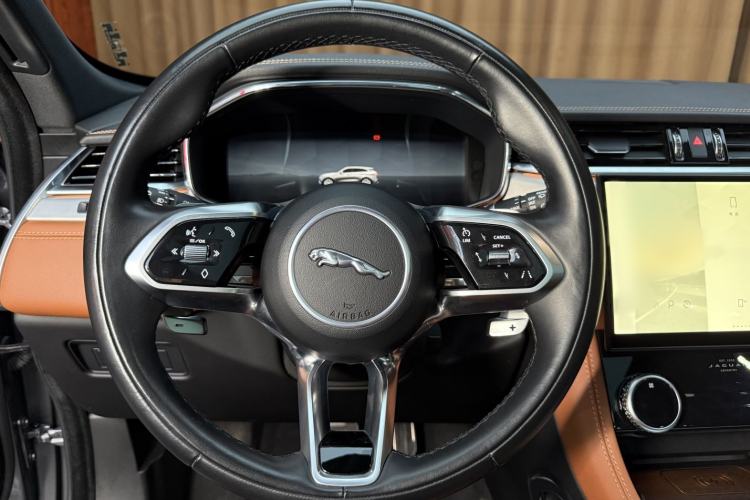 Used Jaguar F-PACE 2024 P250 R-Dynamic SE
