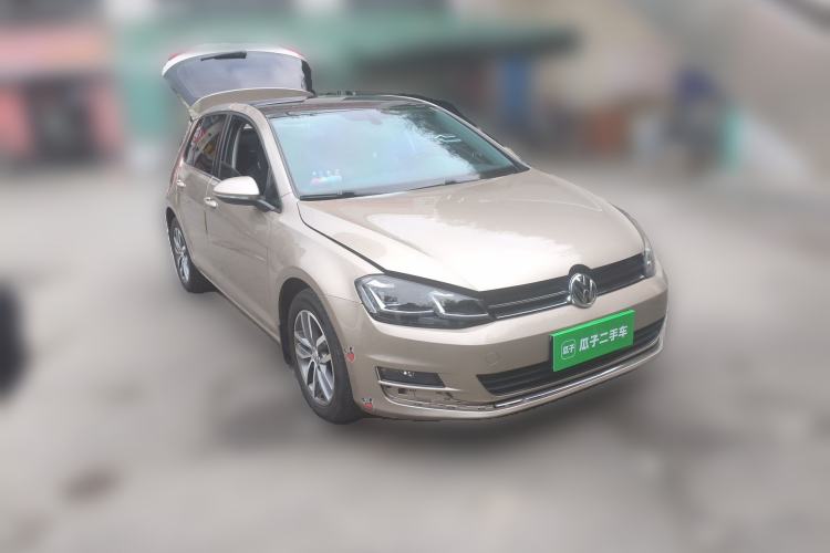 Used Volkswagen Golf 2016 230TSI Automatic Luxury Version Front Right 45 Deg