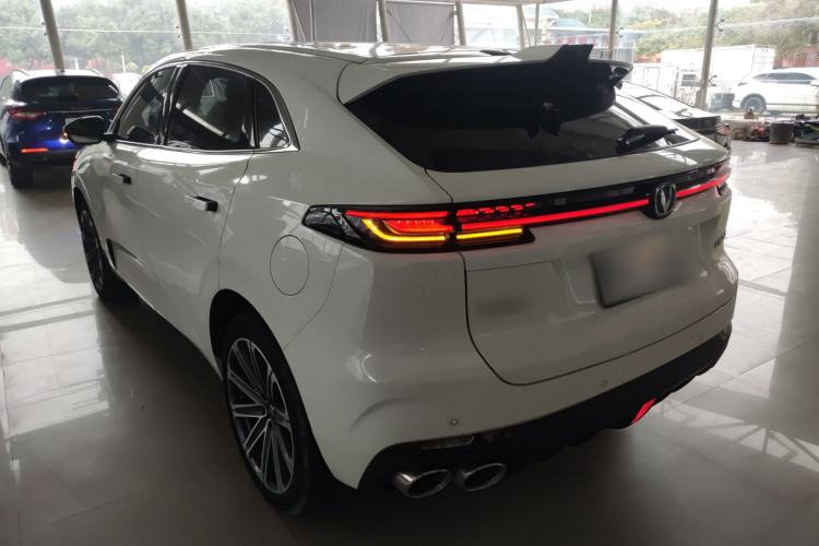 Used CHANGAN UNI-K 2024 2.0T Two-Wheel Drive Global Edition Exterior 3