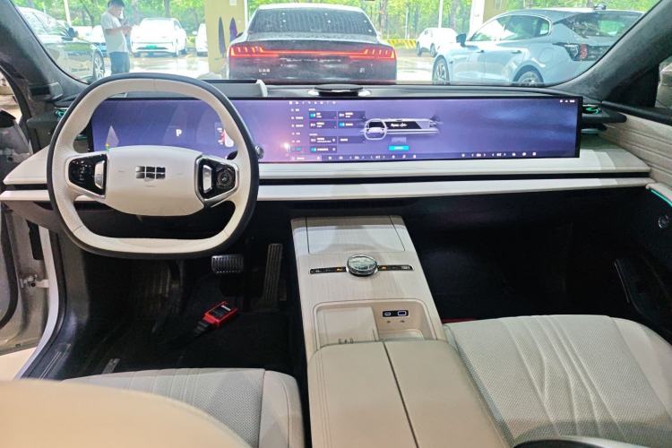 Used Geely Galaxy E8 2024 665 km Range Rear-Drive Starship Long-Range Version Center Console