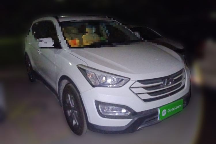 Used Hyundai Santa Fe 2013 2.4L Manual Two-Wheel Drive Comfort Version Front Right 45 Deg