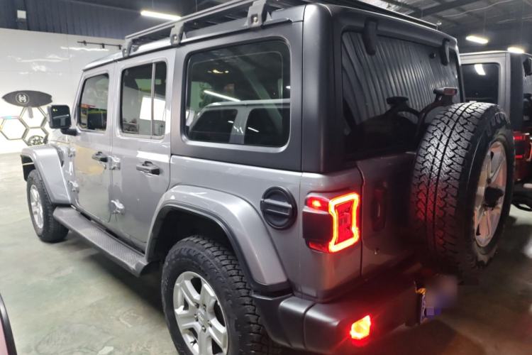 Used Jeep Wrangler 2019 2.0T Sahara Four-Door Version China VI Emission Standard
