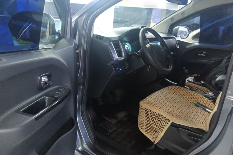 Used Jinbei Gold Hiace M Classic 2022 1.5L Engineering Lion Passenger Vehicle 5 Seats