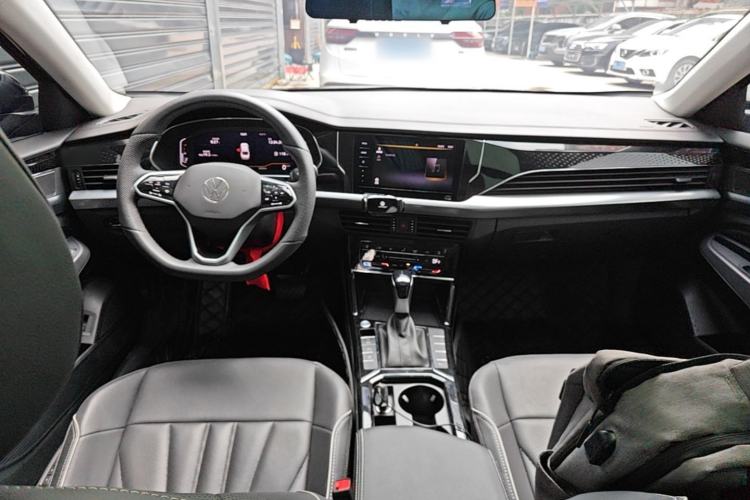 Used Volkswagen Passat 2024 330TSI Elite Edition Center Console