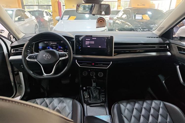 Used Volkswagen Sagitar 2024 300TSI DSG Excellence Edition Center Console