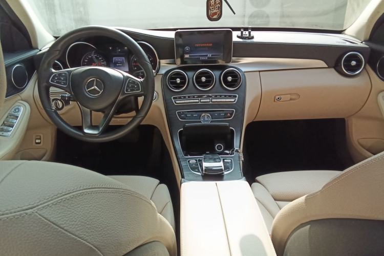 Used Mercedes-Benz C-Class 2017 Facelift C 200 L Sport Edition Center Console