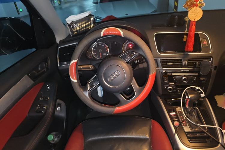 Used Audi Q5 2018 Collector's Edition 40 TFSI Technology Model Steering Wheel