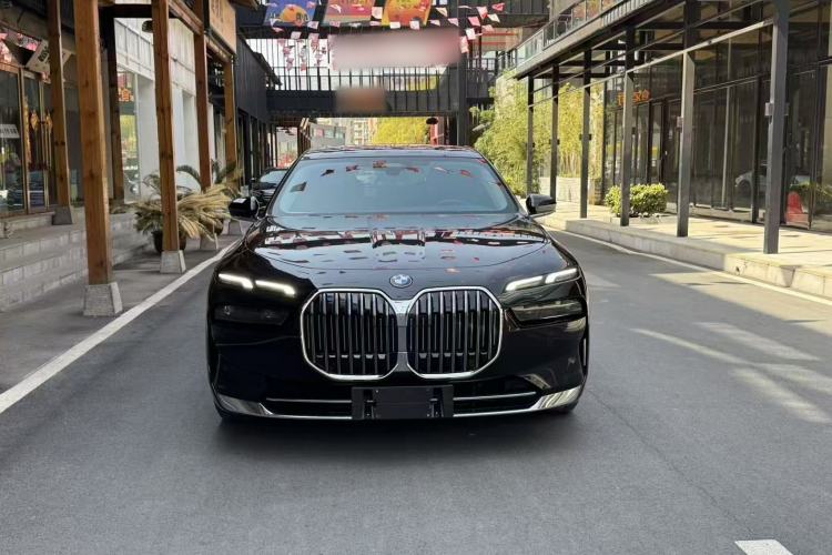 Used BMW 7 Series 2023 735Li Luxury Package Exterior 6