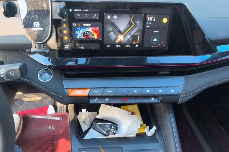 Used CHANGAN UNI-V 2025 1.5T 500Bar Prestige Sporty Version Audio And AC Panel
