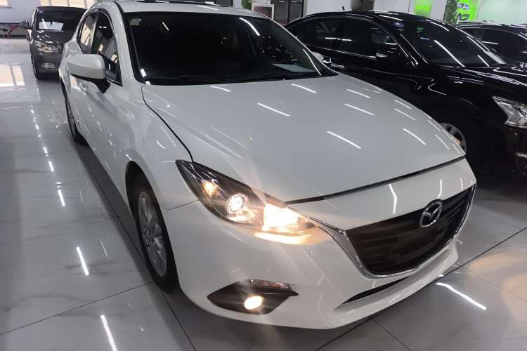 Used Mazda Mazda 3 Axela 2016 Hatchback 1.5L Automatic Luxury Model
