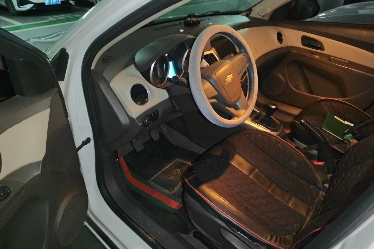 Used Chevrolet Cruze 2015 1.5L Classic SL MT Driver Seat