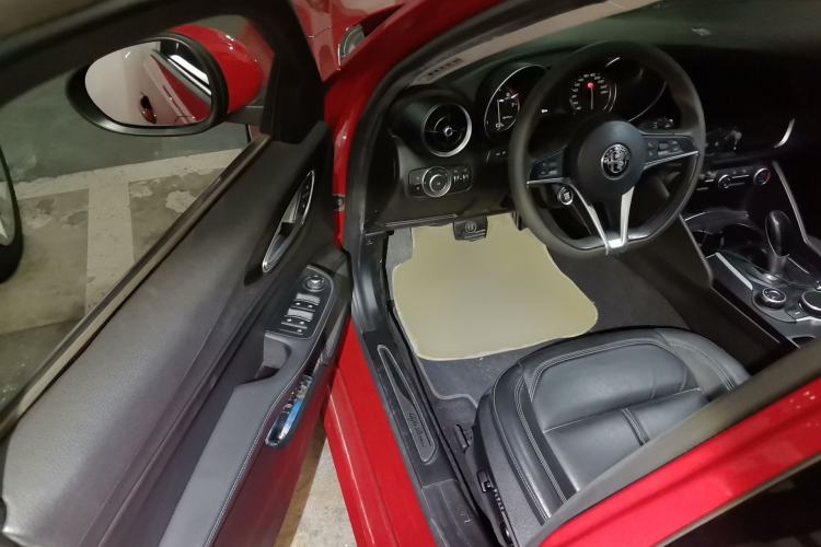 Used Alfa Romeo Giulia 2017 2.0T 200HP Elite Edition Driver Seat