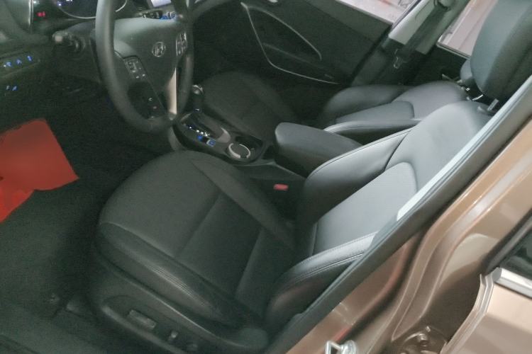 Used Hyundai Santa Fe 2015 2.4L Automatic Two-Wheel Drive Smart Version 5 Seats
