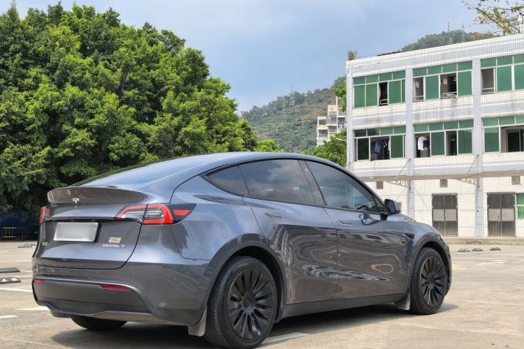 Used Tesla Model Y 2021 Long-Range All-Wheel-Drive Version

