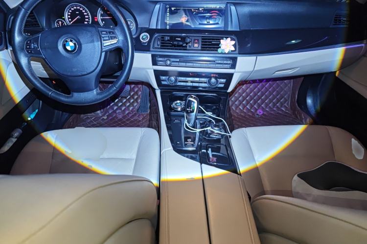 Used BMW 5 Series 2011 523Li Leading Model Center Console