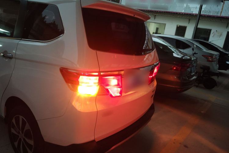 Used Venucia M50V 2017 1.6L XV CVT Deluxe Edition
