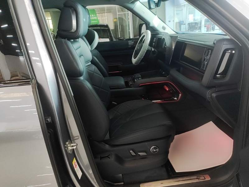 Used Formula Leopard 5 2023 Navigator Edition — 24
