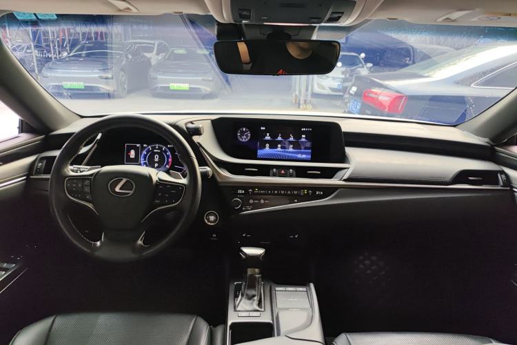 Used Lexus ES 2018 200 Excellence Edition China V Standard Center Console