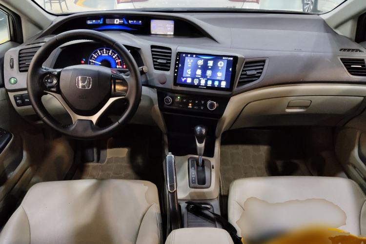 Used Honda Civic 2012 1.8L automatic comfort version Center Console