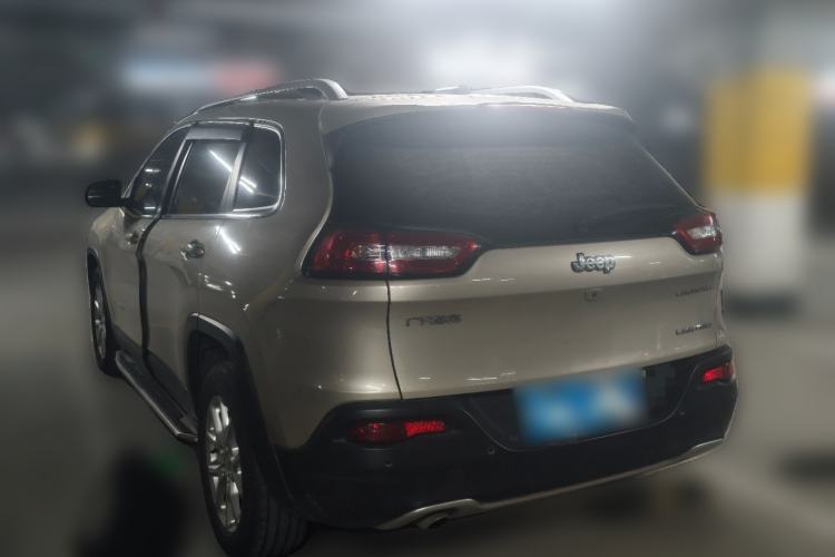 Used Jeep Cherokee 2017 2.0L Superior Edition
