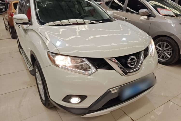Used Nissan X-Trail 2015 2.0L CVT Comfort MAX Edition 2WD Front Right 45 Deg