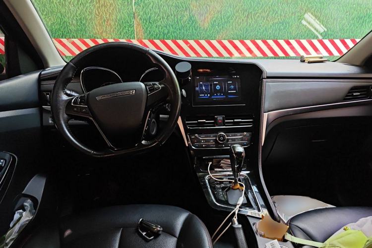 Used Venucia T70 2018 2.0L CVT Smart Enjoyment Version
